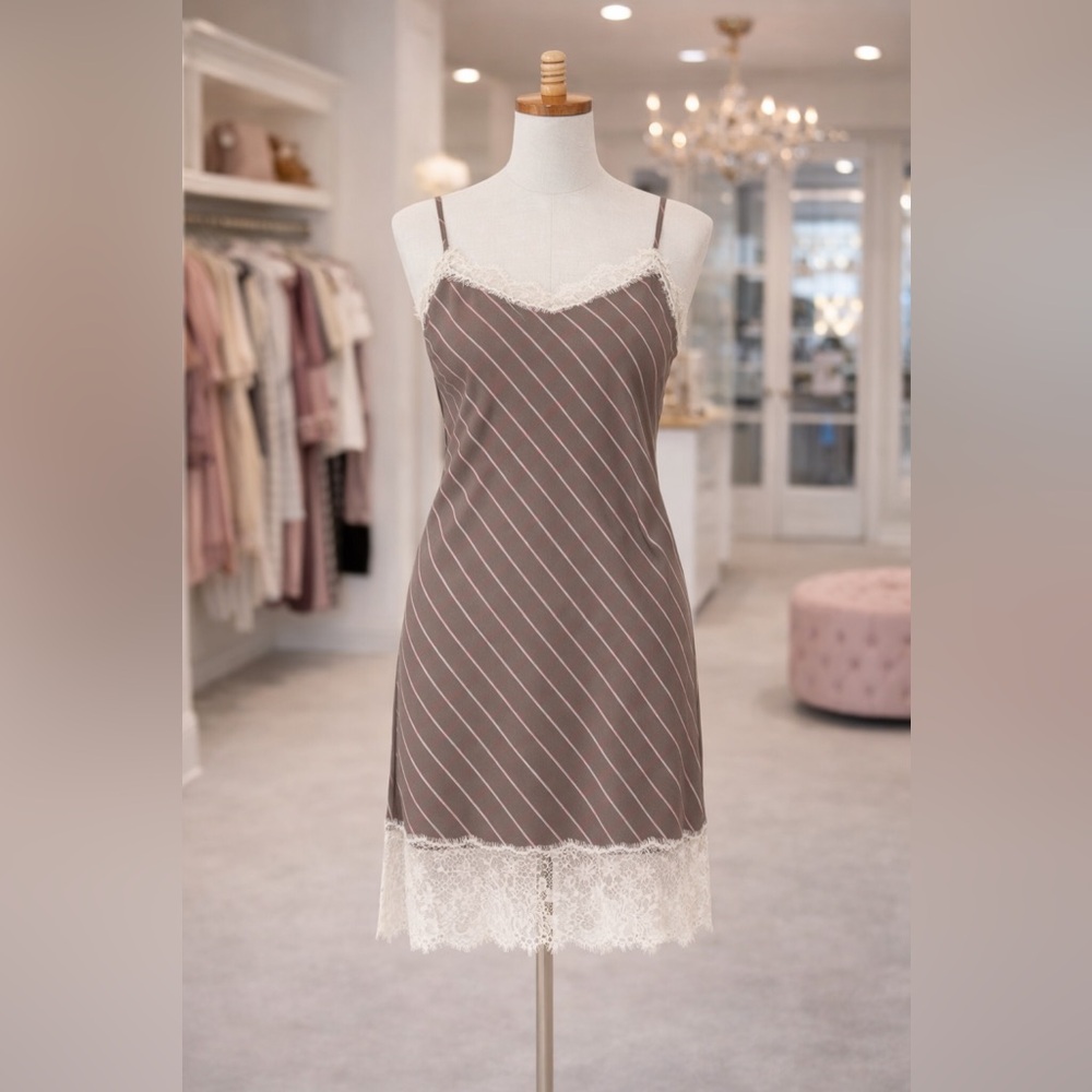 CHELSEA28 Lace Trim Slip Dress